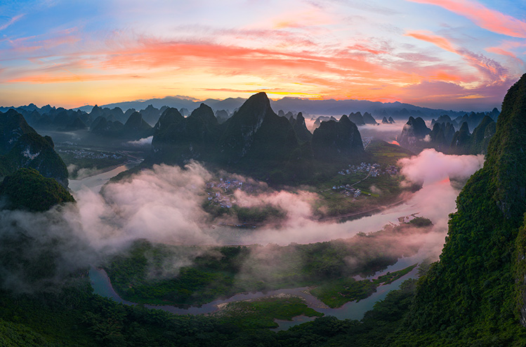 Xianggong nearby at dawn